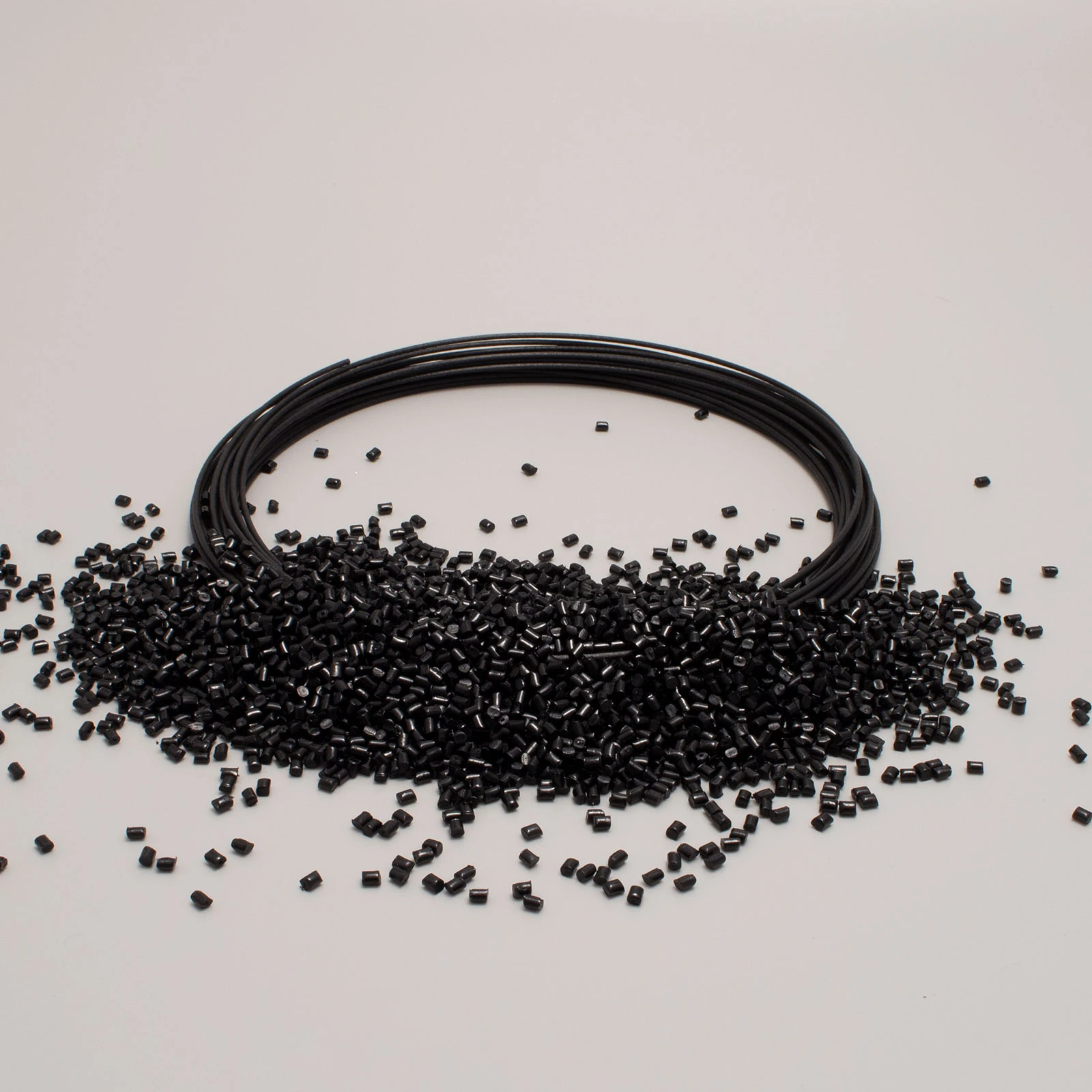 PA12 (Poliammide 12) rinforzata fibra di carbonio corta | Compound per stampa 3D FFF e FGF | Strutturale | Antistatico | Basso assorbimento di umidità | Resistente chimicamente | Ottima estetica